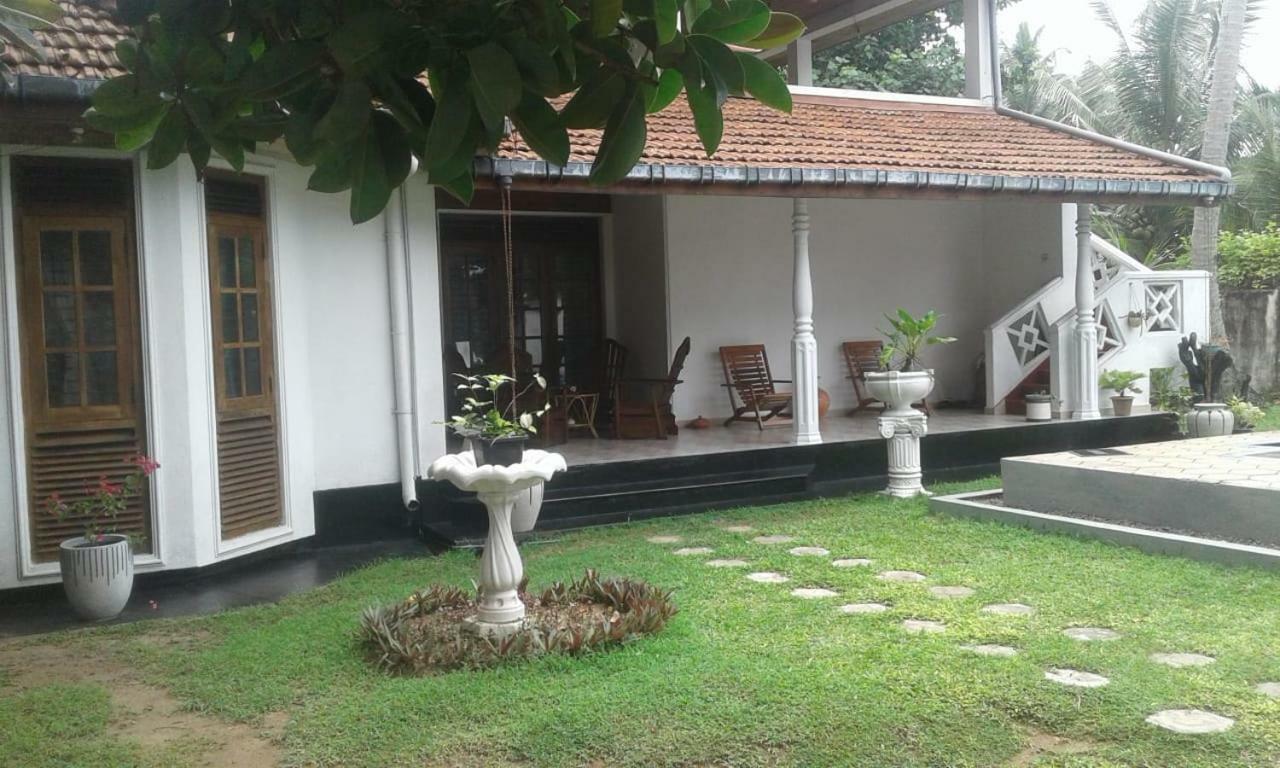 Villa Sea Sprays Hikkaduwa Extérieur photo