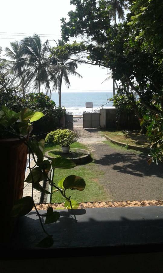 Villa Sea Sprays Hikkaduwa Extérieur photo
