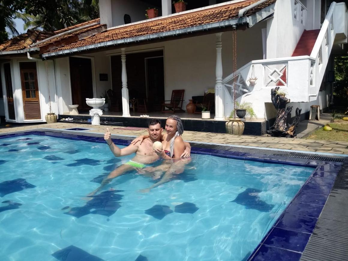 Villa Sea Sprays Hikkaduwa Extérieur photo